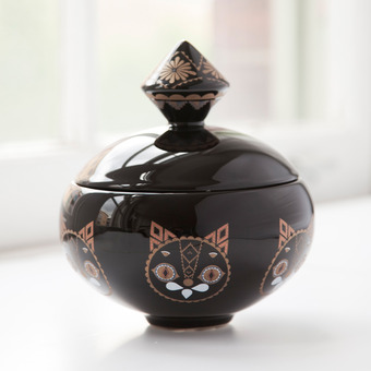 Thumb_black_cat_01